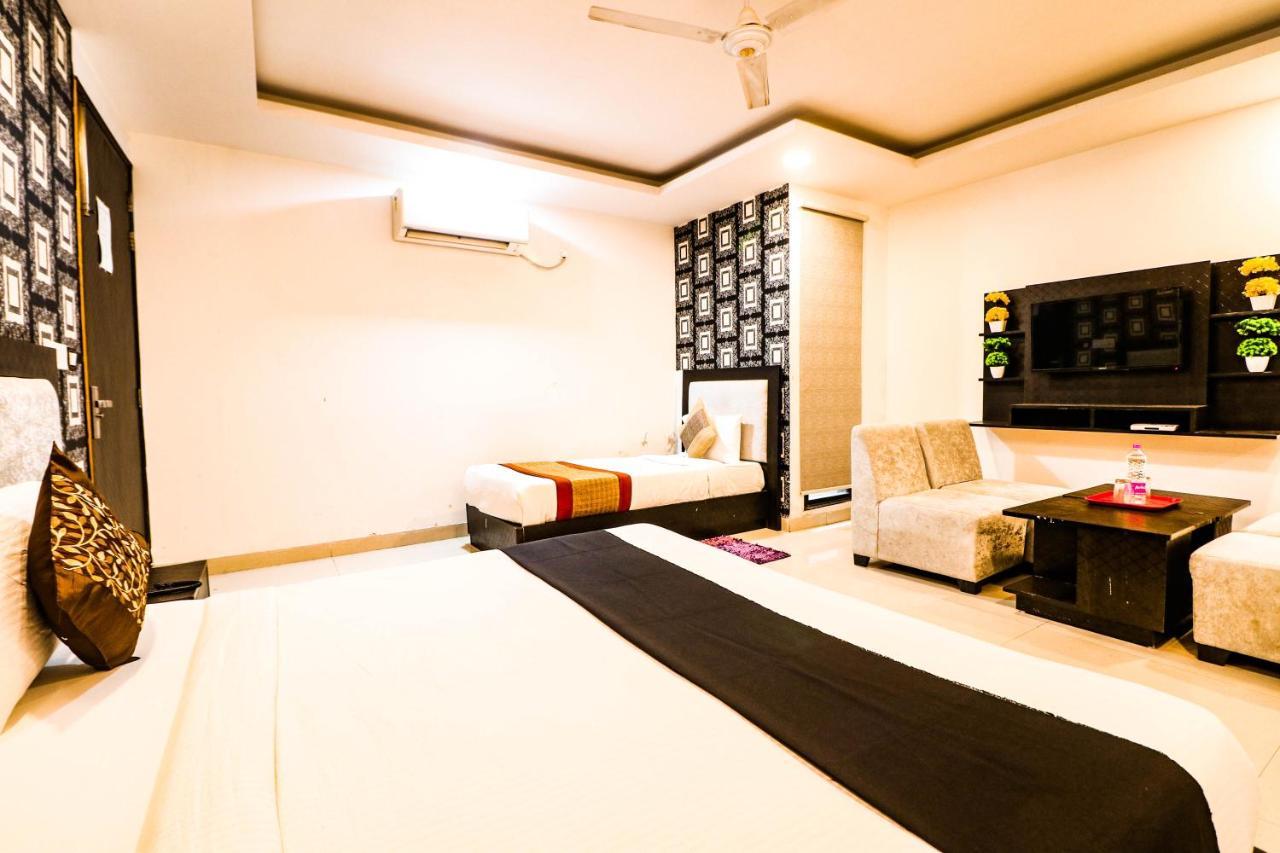 Hotel Olive Zone Near Delhi Airport Нью-Дели Экстерьер фото